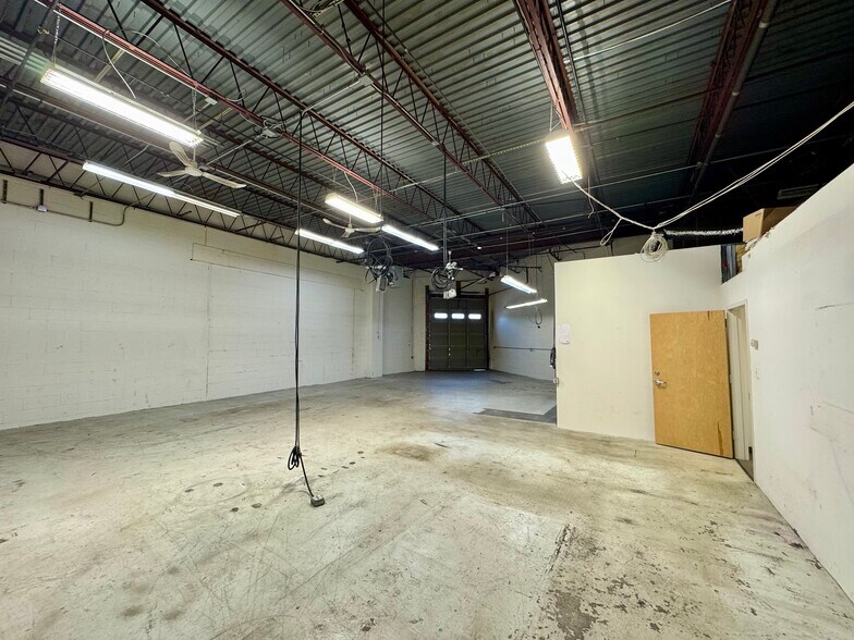 More Photos Of 1320 Lincoln Ave, Holbrook Warehouse For Lease