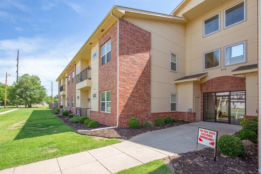 More Photos Of 715 Monnett Ave, Norman Apartments For Sale