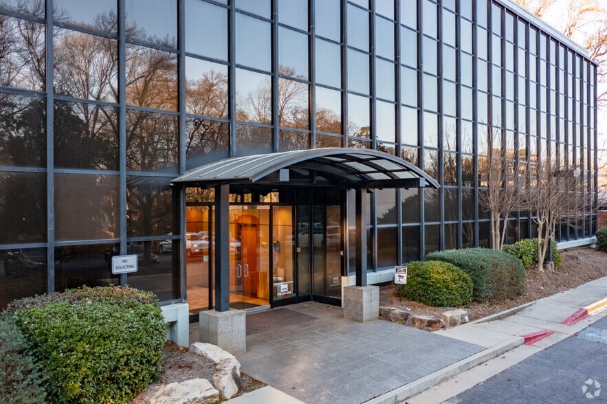 More Photos Of 1835 Savoy Dr, Atlanta Medical For Lease