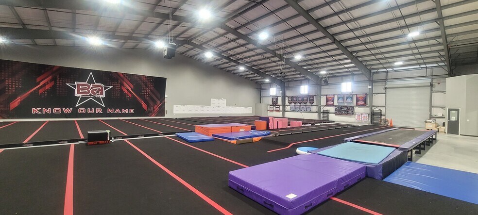 More Photos Of 8200 Cypress Plaza Dr, Jacksonville Health Club For Lease