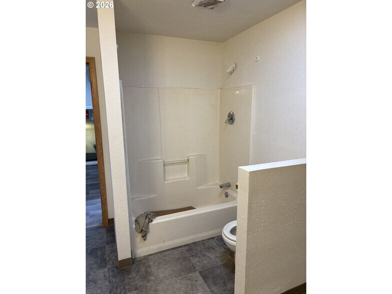 More Photos Of 1466 NE Lafayette Ave, McMinnville Flex For Lease