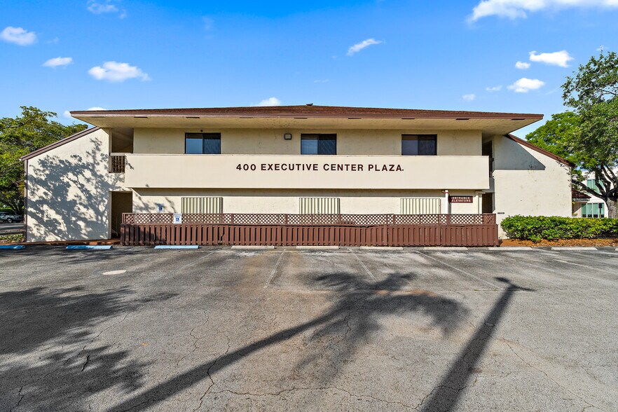 More Photos Of 400 Executive Center Dr, West Palm Beach Medical For Sale