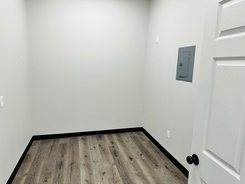 More Photos Of 1195 E Main St, Melbourne Loft Creative Space For Sale