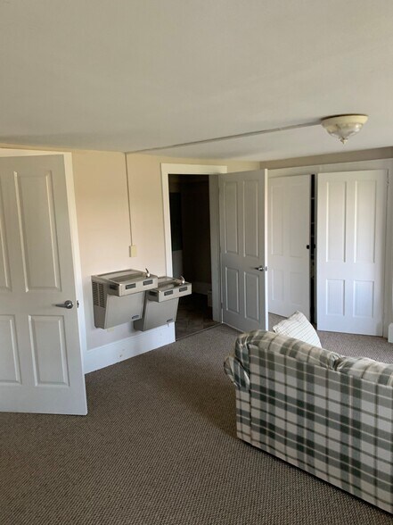 More Photos Of 754 S DuPont Hwy, Smyrna Office For Lease