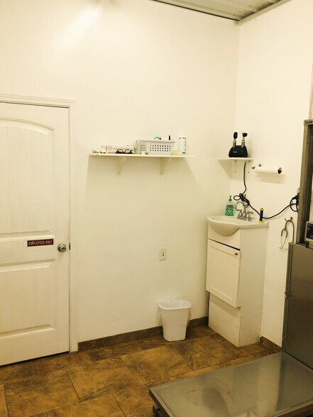 More Photos Of 36161 W Highway 51, Mannford Service For Sale