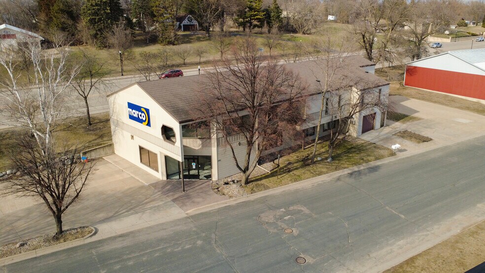 More Photos Of 555 3rd Ave NW, Hutchinson Office For Sale