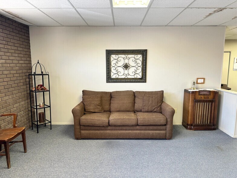More Photos Of 410 N 1st St, Haskell Office For Sale