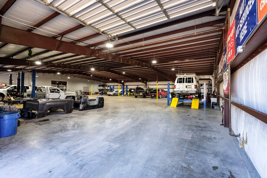 More Photos Of 21820 E Wallis Dr, Porter Warehouse For Lease