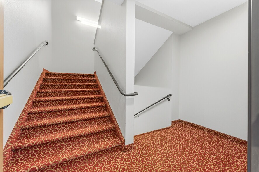 More Photos Of 15 Lawless Rd, Morgantown Hotel For Sale