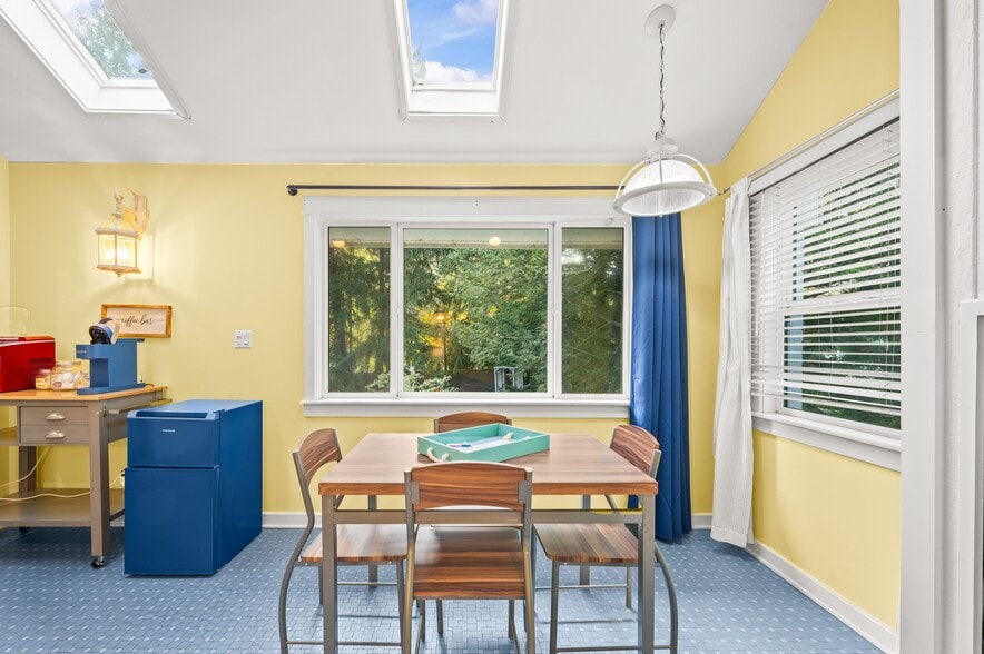 More Photos Of 231 E Buffalo St, New Buffalo Hotel For Sale