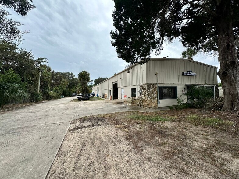 More Photos Of 1074 N Us-1, Ormond Beach Manufacturing For Lease