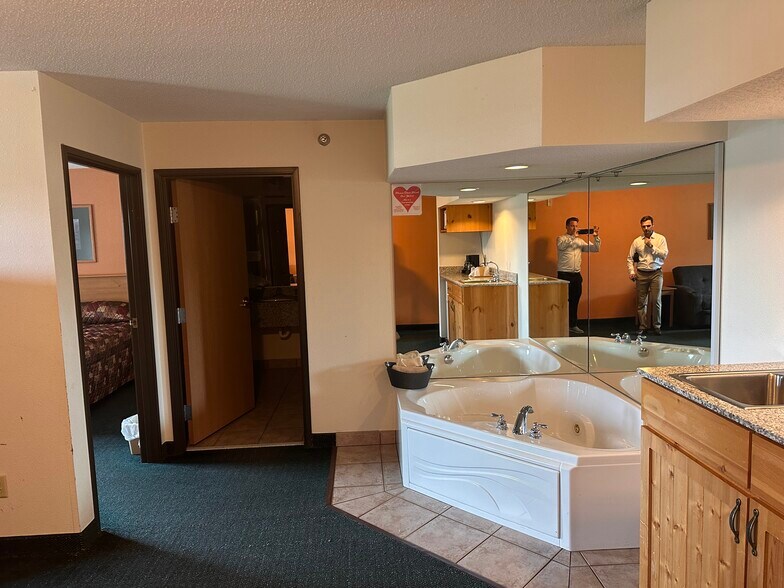 More Photos Of 201 4th Ave NW, Deer River Hotel For Sale