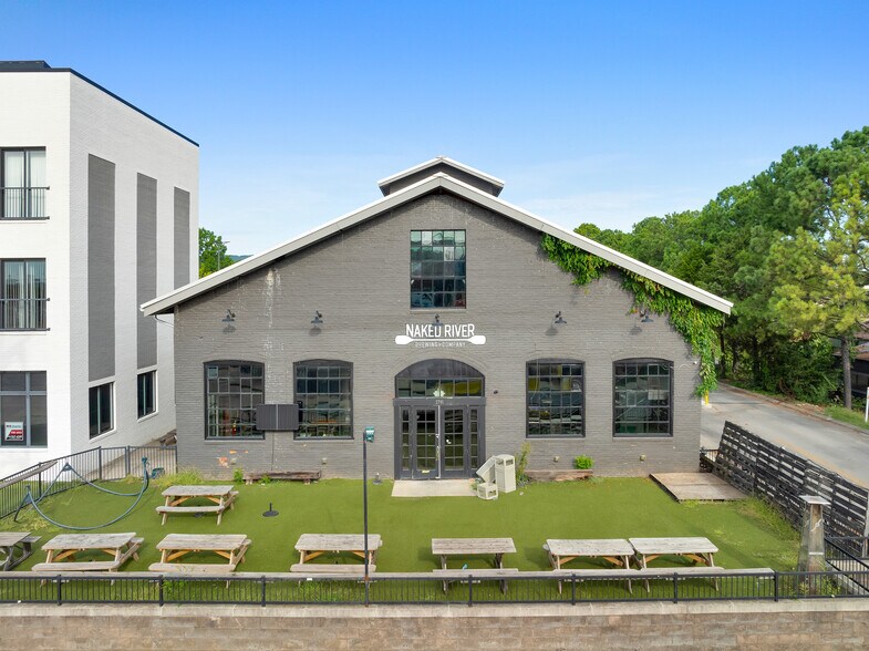 Primary Photo Of 1791 Reggie White Blvd, Chattanooga Restaurant For Lease