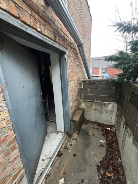 More Photos Of 10019 S Western Ave, Chicago General Retail For Sale