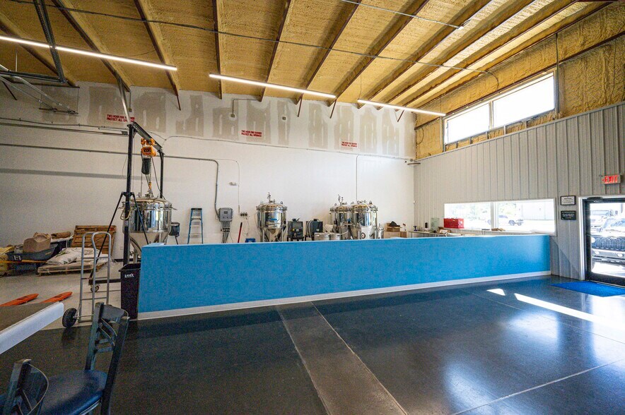 More Photos Of 8120 Windsor Hill Blvd, North Charleston Light Distribution For Sale