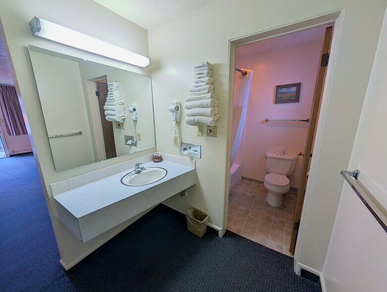 More Photos Of 145 N Main St, Manti Hotel For Sale