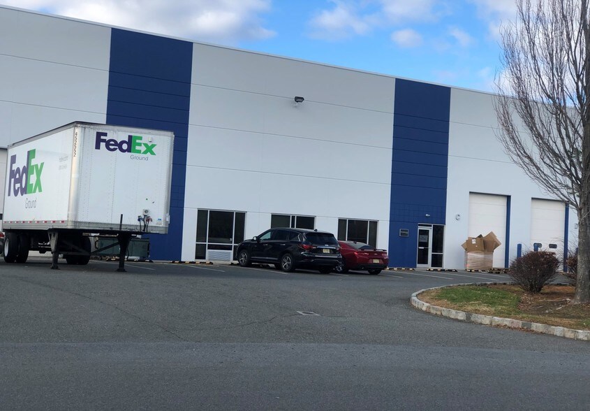 More Photos Of 135 Grand St, Carlstadt Warehouse For Lease