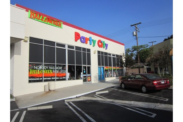 More Photos Of 2011 N Hollywood Way, Burbank Unknown For Lease