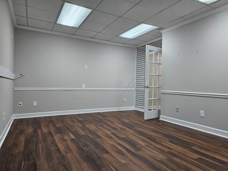 More Photos Of 595 E Crossville Rd, Roswell Office For Lease