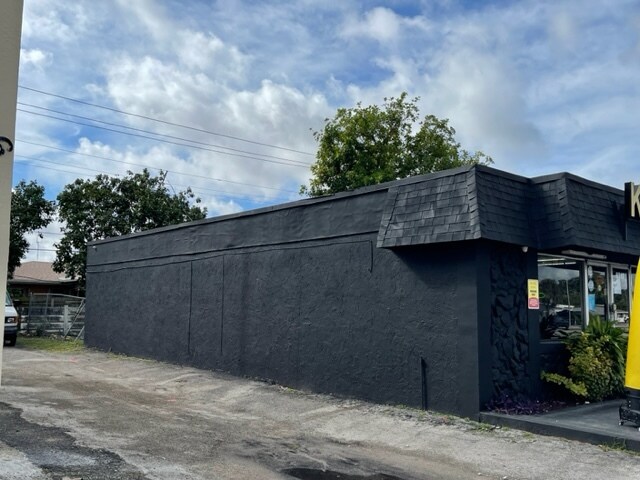 More Photos Of 6310 Pembroke Rd, Miramar Freestanding For Sale