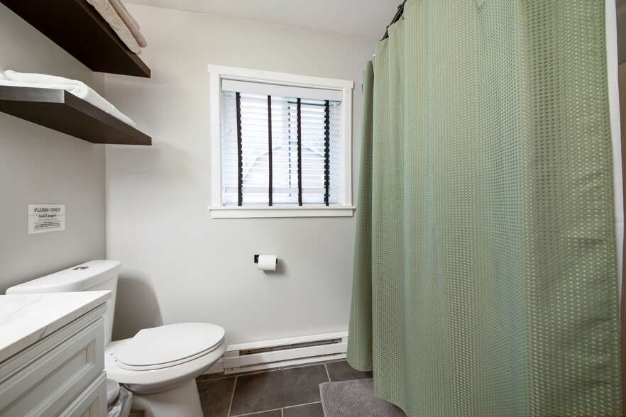 More Photos Of 798 Route 100, Wilmington Flex For Sale