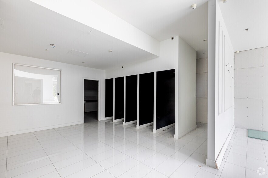 More Photos Of 3000 Boul René-Lévesque, Verdun Office For Lease