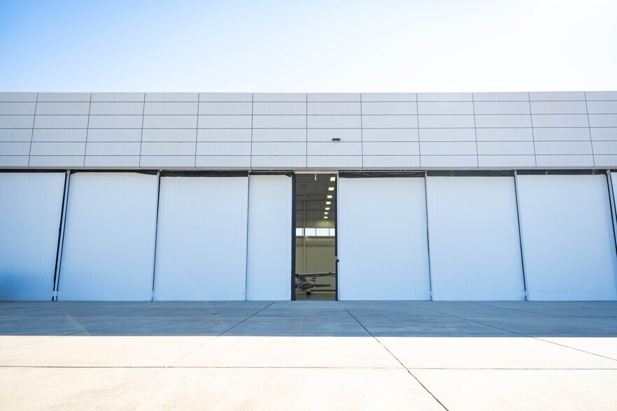 Primary Photo Of 7095 Roscoe Turner Rd, Kiln Airplane Hangar For Lease