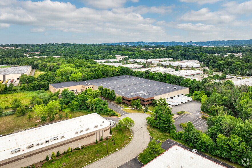 More Photos Of 30 Corporate Dr, Wayne Manufacturing For Lease