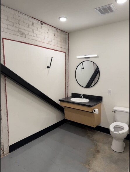 More Photos Of 1601 S Holtzclaw Ave, Chattanooga Office For Sale