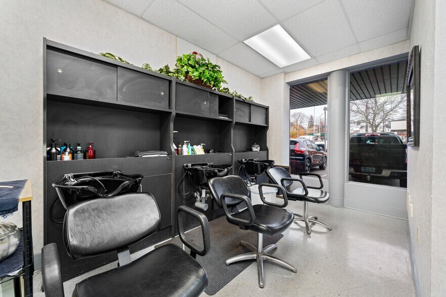 More Photos Of 20 S Main St, Manchester Freestanding For Lease