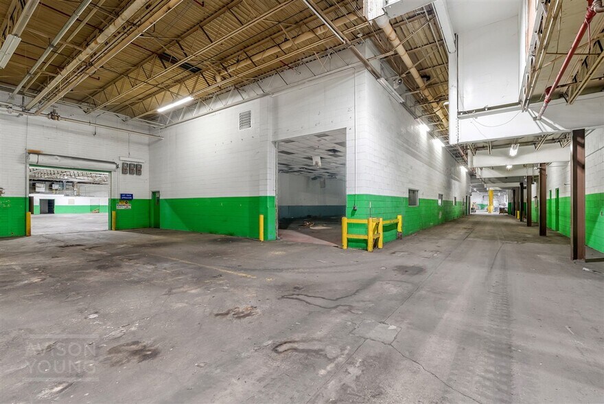 More Photos Of 300 S Main St, Mauldin Warehouse For Sale
