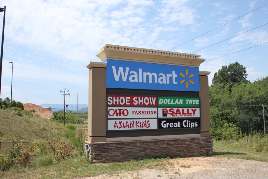 More Photos Of 109-143 Commons Dr, Franklin General Retail For Lease