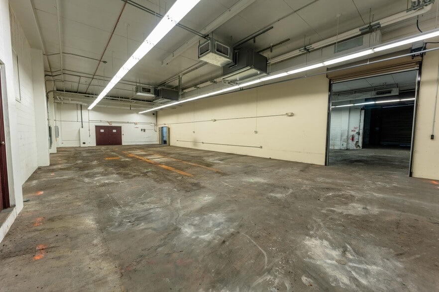 More Photos Of 917 Kokea St, Honolulu Office For Lease