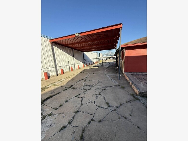 More Photos Of 2712 Shaver St, Pasadena Healthcare For Sale