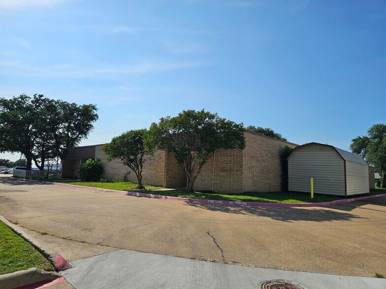 More Photos Of 3114 Old Denton Rd, Carrollton Specialty For Sale