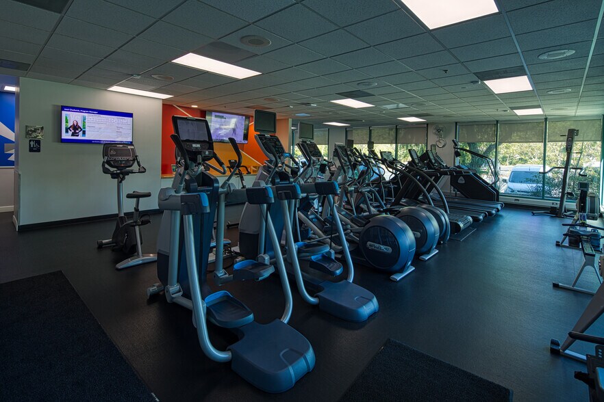 More Photos Of 111 McInnis Pky, San Rafael Office For Sale