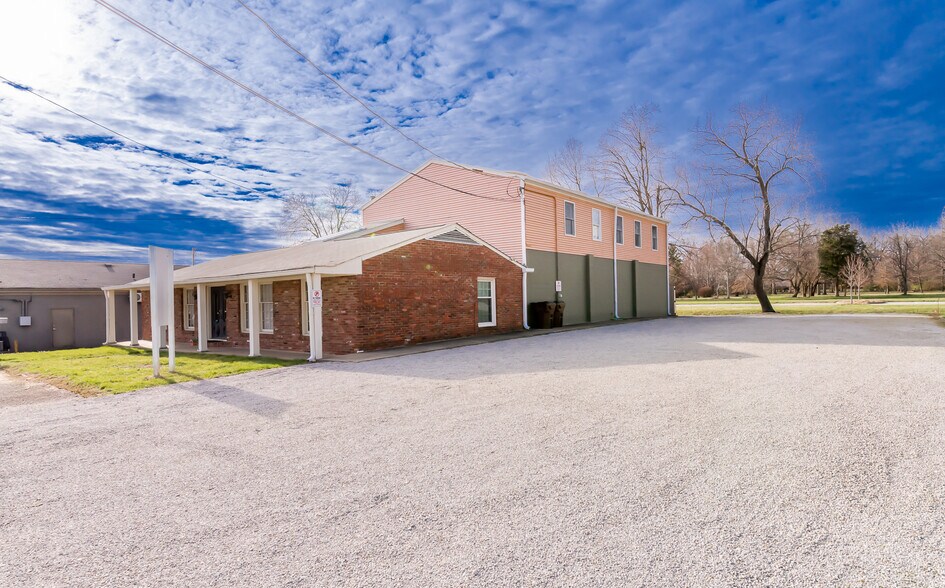 More Photos Of 8101 Warwick Ave, Louisville Office For Sale