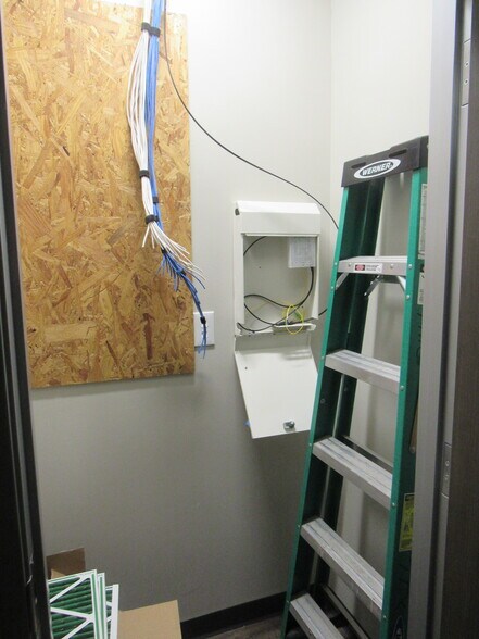 More Photos Of 595 W FM 120, Pottsboro Office For Lease