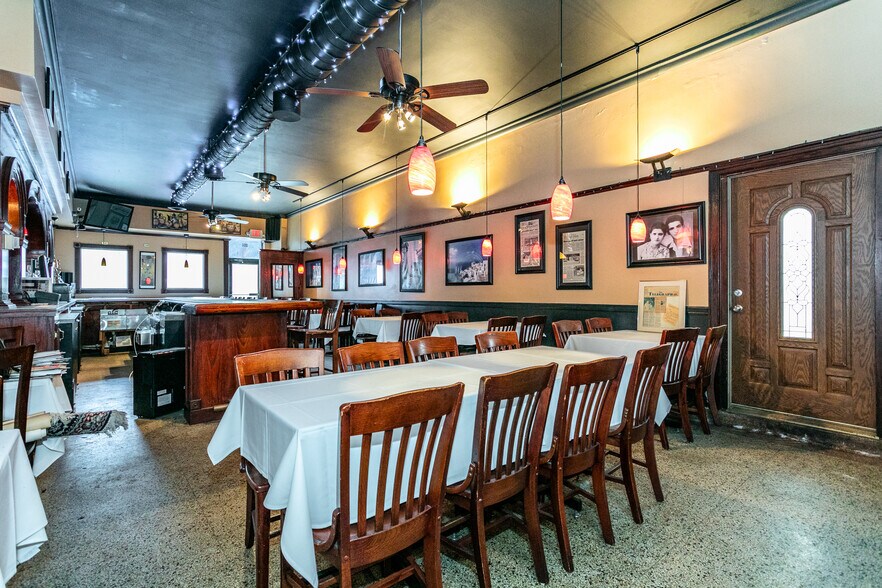 More Photos Of 1856 E Broadway, Alton General Retail For Sale