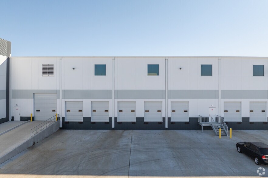 More Photos Of 13415 Conklin Ln, Houston Warehouse For Lease