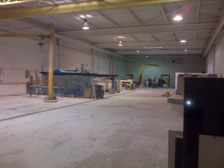 More Photos Of 1400 Nicholas Blvd, Elk Grove Village Warehouse For Lease