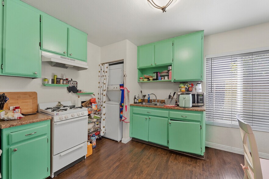 More Photos Of 2516 Elsinore St, Los Angeles Multifamily For Sale