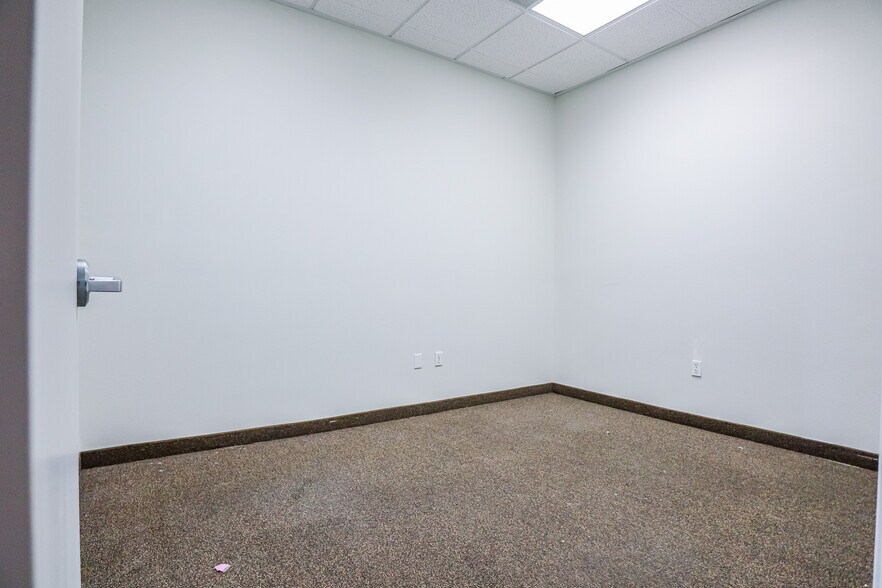 More Photos Of 6640 S Tenaya Way, Las Vegas Light Distribution For Lease