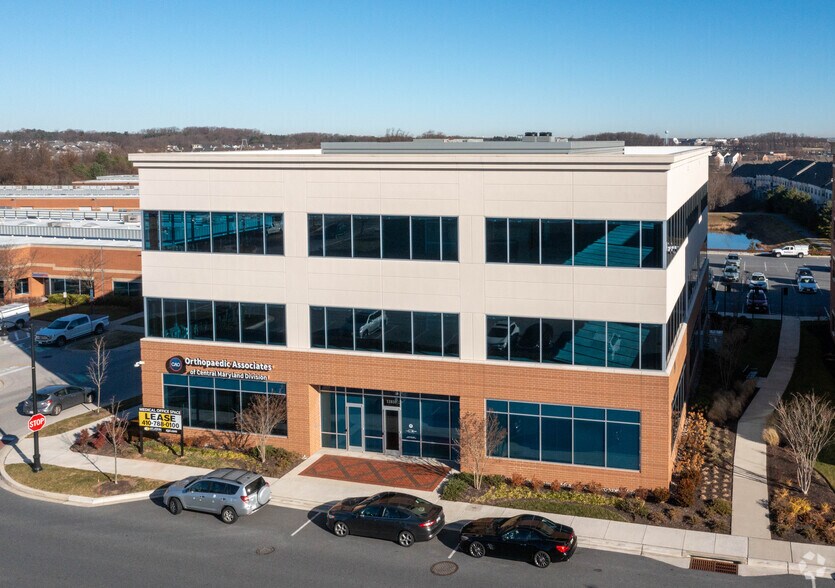 More Photos Of 11820-11860 W Market Pl, Fulton Unknown For Lease