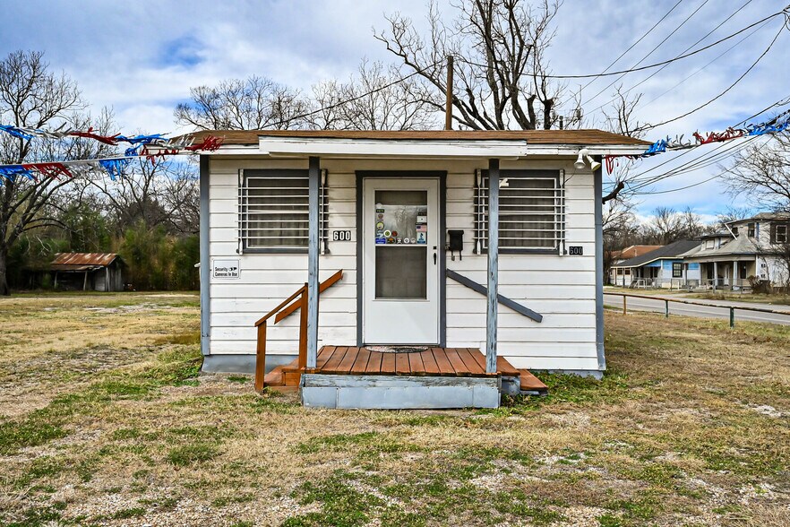 More Photos Of 600 W 13th Ave, Corsicana Flex For Sale