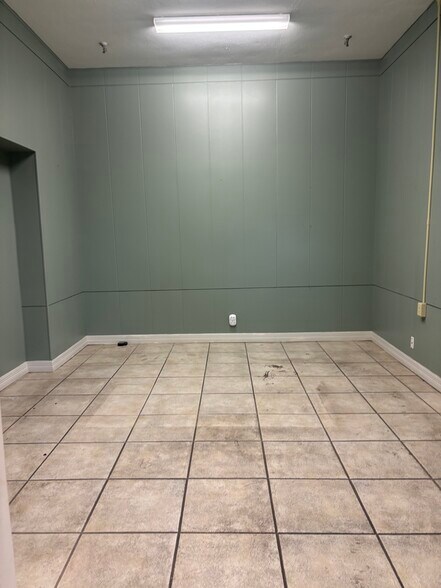 More Photos Of 740 Fannin St, Beaumont Warehouse For Lease