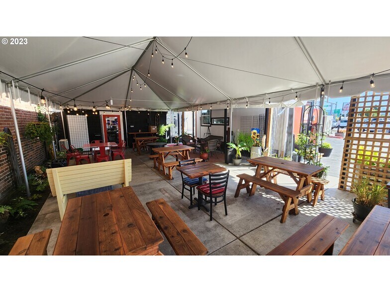 More Photos Of 819 Main St, Cottage Grove Restaurant For Sale