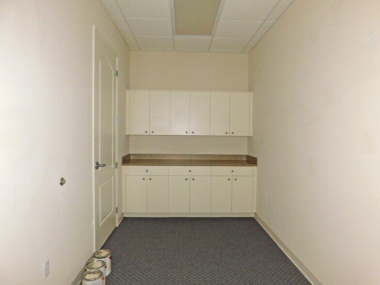 More Photos Of 372-390 N Babcock St, Melbourne Medical For Lease