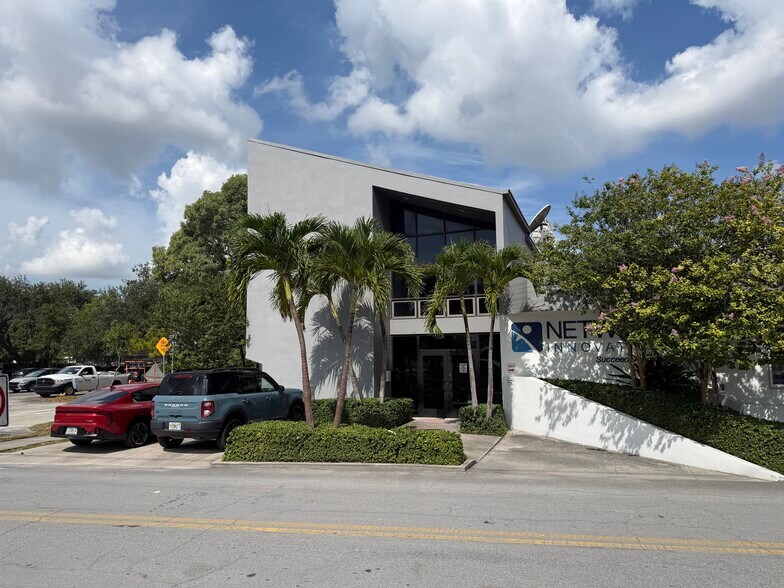 More Photos Of 2115-2145 SW 2nd Ave, Fort Lauderdale Showroom For Sale