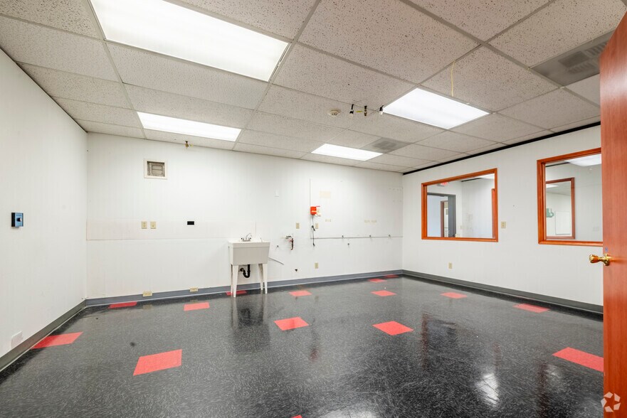 More Photos Of 481 California St, Grants Pass Industrial For Sale